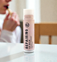 “Bálsamo labial curativo de lavanda y menta”